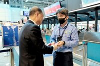 黃明昭桃機視察慰勉航警  指示做好疏運工作