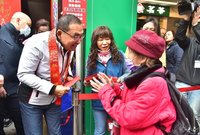 大年初一上香祈福 侯友宜：對台灣未來有信心