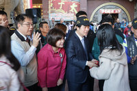 賴副總統新營發福袋 感謝台南市民疼愛