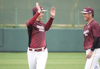 張梓軒成鈴木駿輔中文老師 也交流投手訓練方式