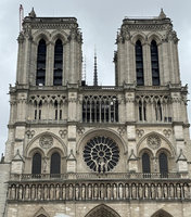 巴黎聖母院尖塔鷹架拆除英姿再現 民眾：歷史重生