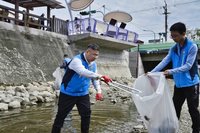 南投埔里「母親之河」淨溪 清出百公斤垃圾