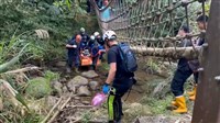 三貂嶺登山2男墜6層樓深山崖亡 同伴：轉彎處路幅內縮變窄