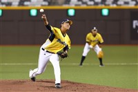 徐基麟爭先發加強進壘位置 大巨蛋登板兩度差點滑倒