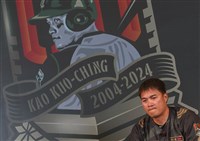 高國慶5/26引退賽落淚「該放下了」 綠色坦克20年球員生涯落幕