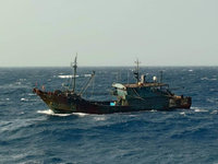 中國漁船越界避風趁機作業 澎湖海巡驅離7艘