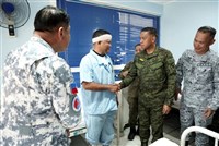 菲律賓公布中國噴射水柱傷者照片 1人需縫13針