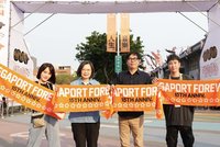 蔡總統現身大港開唱音樂祭  聽台語組曲忘情打節拍