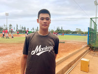 張彥澤投捕二刀不累 U18東岸聯盟接替蹲捕穩戰局