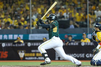 台鋼雄鷹首戰魔鷹敲隊史首安、杜家明送回首分