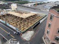 宜蘭某飯店工程旁路塌陷2公尺深 縣府勒令暫停工