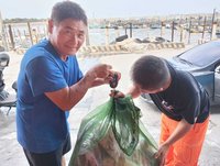 清除海洋垃圾 彰縣環保艦隊撈起2.4公噸廢棄物