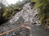 大鹿林道東線5.2公里處坍方 自行車禁入、暫緩登山