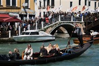 威尼斯徵入城費首日1.5萬人買票 市長力挺、居民抗議