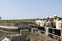 黃偉哲視察後壁下茄苳排水治理 盼汛期前完成護岸