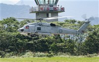 520就職典禮國旗機隊展演 海軍反潛直升機首次入列