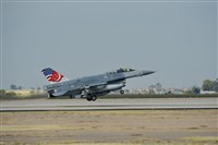 新加坡空軍F-16墜毀 飛行員成功彈射逃生