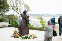 紀念法國反奴隸日 海地奶媽奴隸雕像矗立拉羅雪爾港