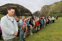 政治受難者及家屬重返綠島  赴「十三中隊」獻花