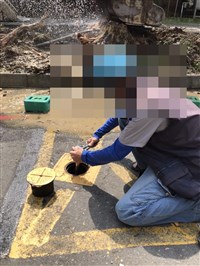 高雄小港施工挖破瓦斯管線 消防灑水防護