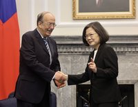 蔡總統卸任前行程滿檔  接見星慶賀團會晤巴拉圭總統