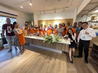 吐瓦魯總理體驗台灣美食魅力 手做小籠包及珍奶