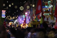 馬來西亞慶祝衛塞節 大批信徒花車遊行