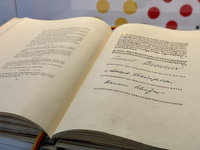 馬克宏訪德 首場活動與德國總統對戰桌上足球