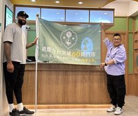 T1卡森斯現身手搖飲活動 透露下季仍願來台打球