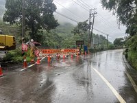 大雨溪水漲  南橫梅蘭明隧道施工段河床便道封閉