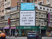 反國會擴權 宜蘭學子上街抗議市民自費掛看板