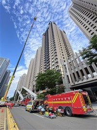 晴空匯大火2消防員殉職 賴總統赴新竹致哀慰問家屬