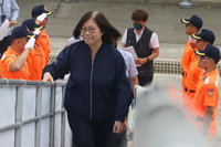 4000噸級新竹艦首度遠洋巡護 管碧玲登艦慰勉