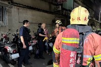 新莊男與家人吵架竟開瓦斯桶 警消戒備對峙攻堅逮人