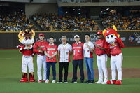 黃仁勳相隔不到一週 台美兩地獻開球處女秀