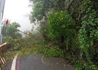 南橫梅山口路段大雨  邊坡坍方雙向道路阻斷