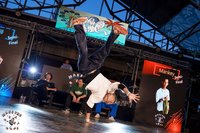 端午不只能立蛋  屏菸「百人倒立」更有趣