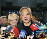 黃仁勳：TAIWAN字母就藏AI 理當為世界打造AI基礎