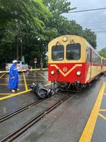 8旬翁機車闖阿里山林鐵平交道 列車急剎無人受傷