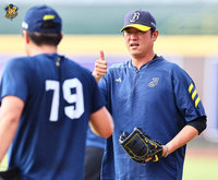 中職明星賽王建民比拚打擊  笑言「先練一下」