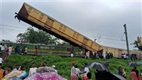 印度東北大吉嶺火車相撞事故 至少5死近30傷[影]
