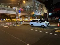 台中男騎Ubike疑搶黃燈  遭轎車撞上送醫不治