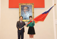 總統接見北一女樂儀旗隊  讚學生文武兼備