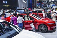 中國汽車價格戰 經銷商利潤降庫存增困境浮現