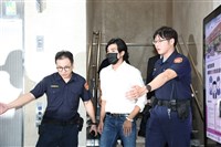 賀軍翔被控妨害性自主 步出北檢稱「沒有做不禮貌行為」