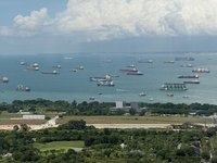 塞港問題油污續清 新加坡貨運觀光正迎挑戰