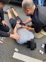 台中毒販倒車拒捕仍遭逮 車內查獲大批毒咖啡包