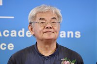 沒有手機、不用電腦 新科院士楊儒賓：人腦思考記憶更深刻