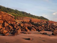 淡水垃圾掩埋場海岸受侵蝕 新北：護岸2025年完工