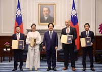 攬國外專才就業金卡破萬 總統：持續擴大全球攬才